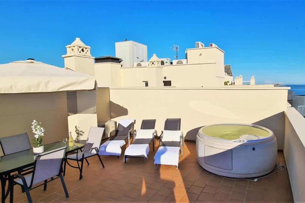 Apartamento Luxury Penthouse With Ocean Views &Private Jacuzzi Estepona Exterior foto